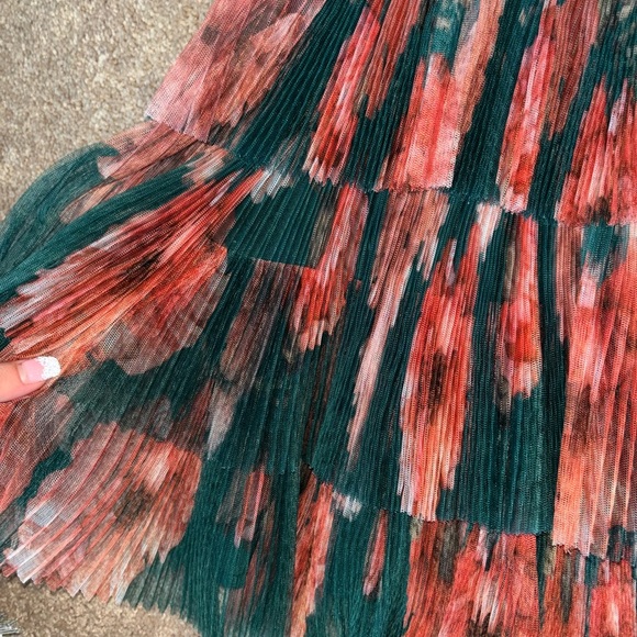 Beautiful bow dress! - Picture 4 of 7